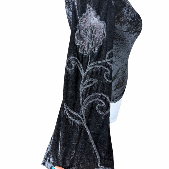 Lolly Pops & Roses Black Crushed Velour Embroidered 3/4 Sleeve Blouse - Large - Picture 5 of 16